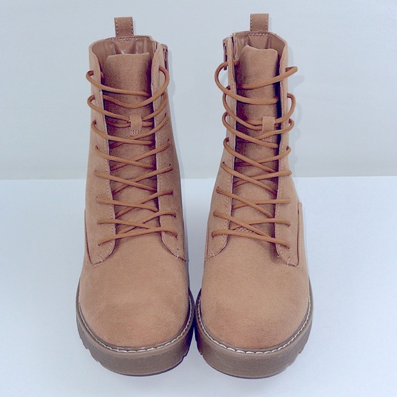 Boot - Picture 2 of 4